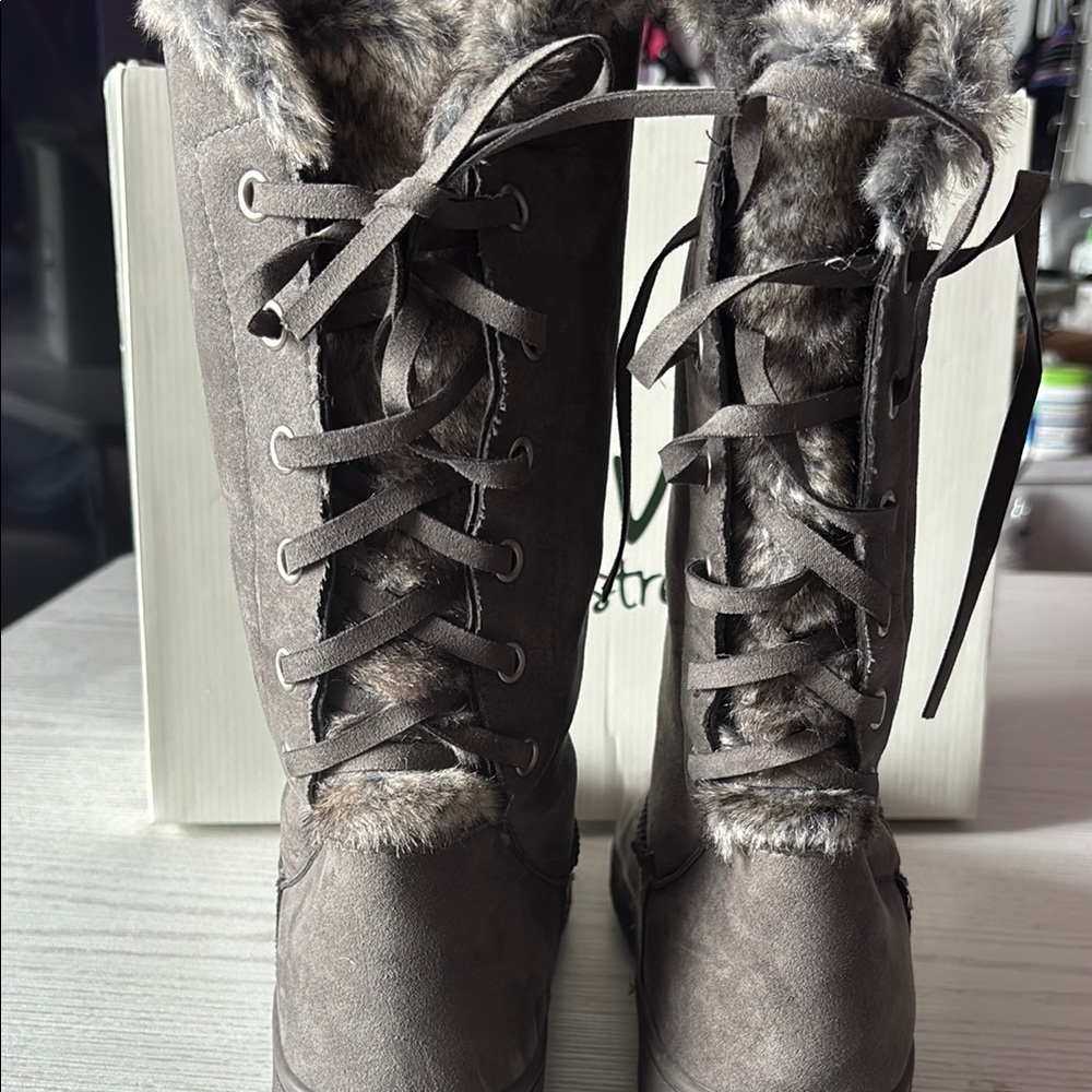 Gray Winter Boots with Furry Lining NWOT - Picture 7 of 10